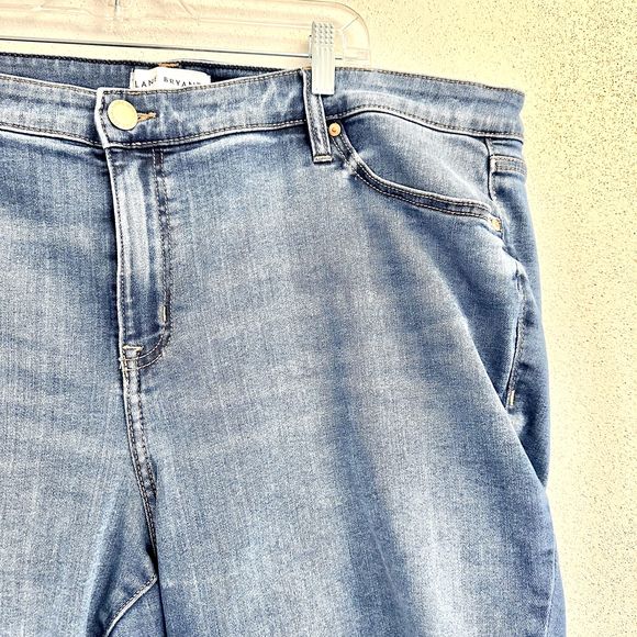 Lane‎ Bryant Flex Magic Waistband Mid Rise Girlfriend Bermuda Shorts, 24 Plus - Picture 2 of 8